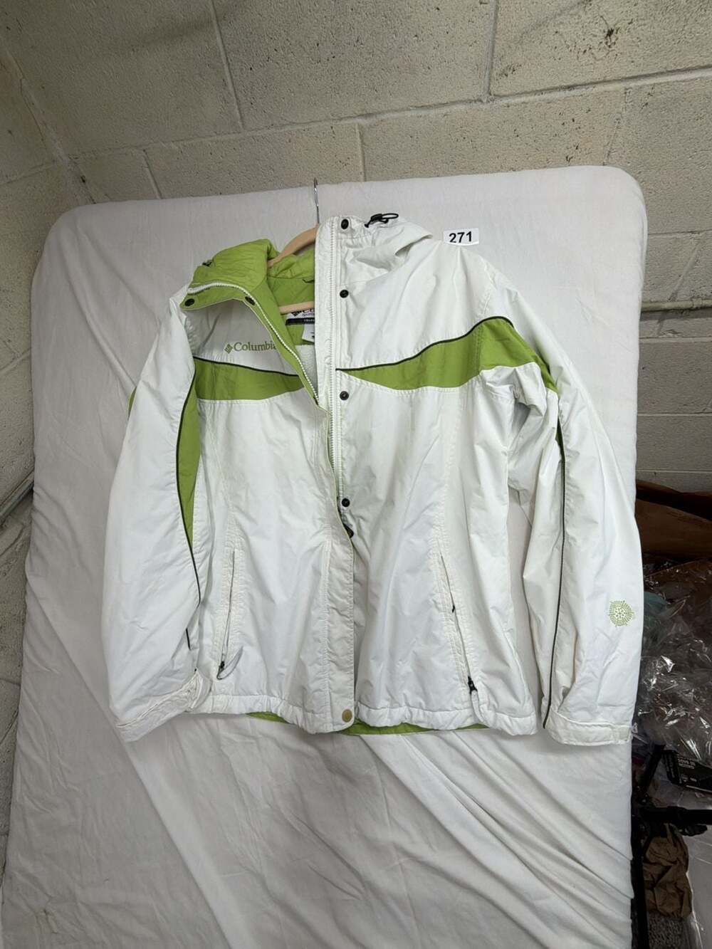 Columbia Sportswear Women's White Green Sherpa Lined Hooded Winter Jacket Size L